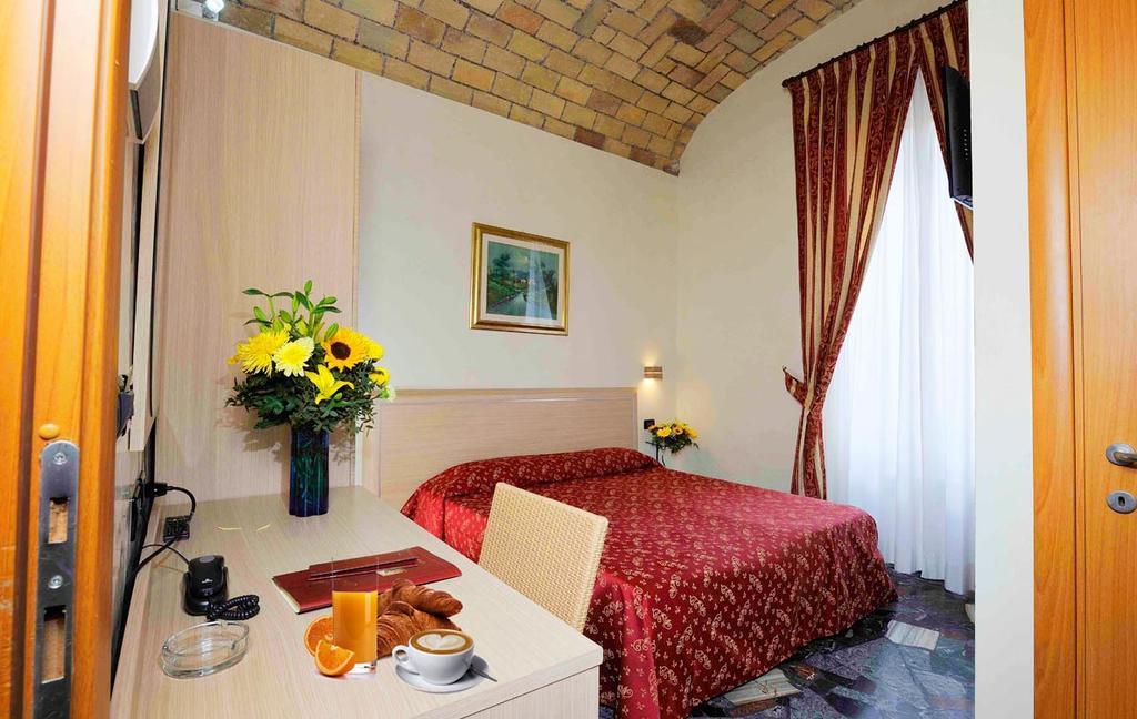 Hotel Campidoglio Rome Exterior photo